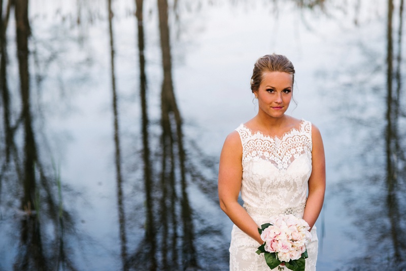 knotty-pine-lodge-bridal-portrait