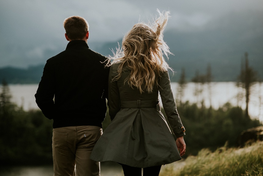 columbia-river-gorge-engagement-photographers