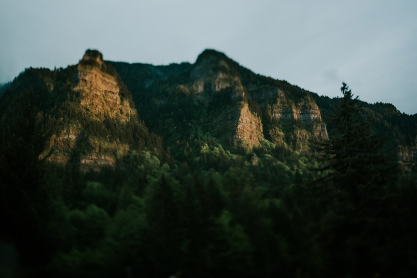 columbia river gorge engagement photo 