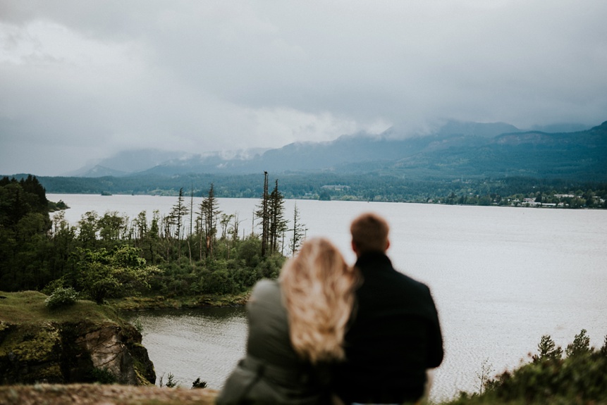 engagement session photo on the columbia river gorge