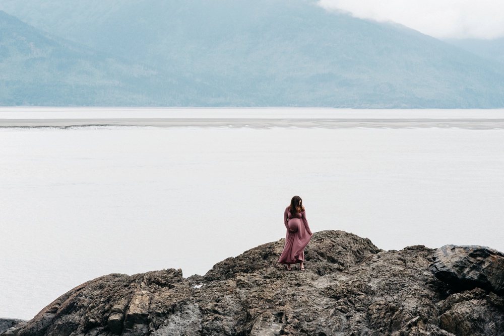 maternity portraits at beluga point in anchorage alaska