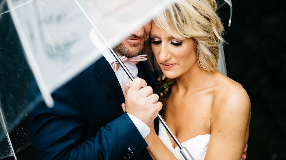 rainy day couples portrait louisville kentucky 