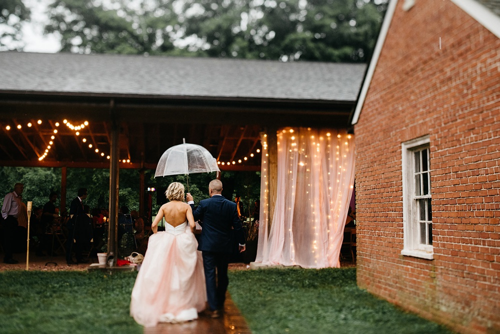 wedding photos taken at farmington historic plantation in louisville, ky