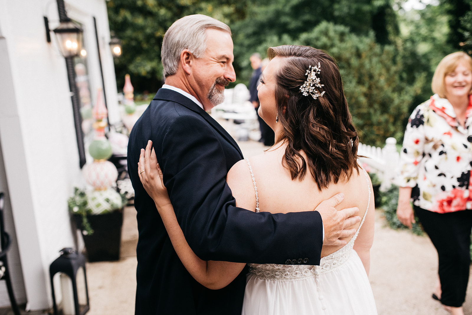 photos of a backyard wedding in charleston, wv 