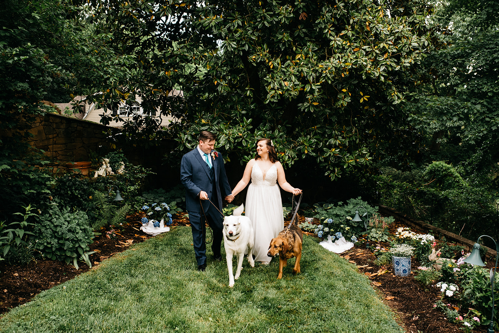 photos of a backyard wedding in charleston, wv 