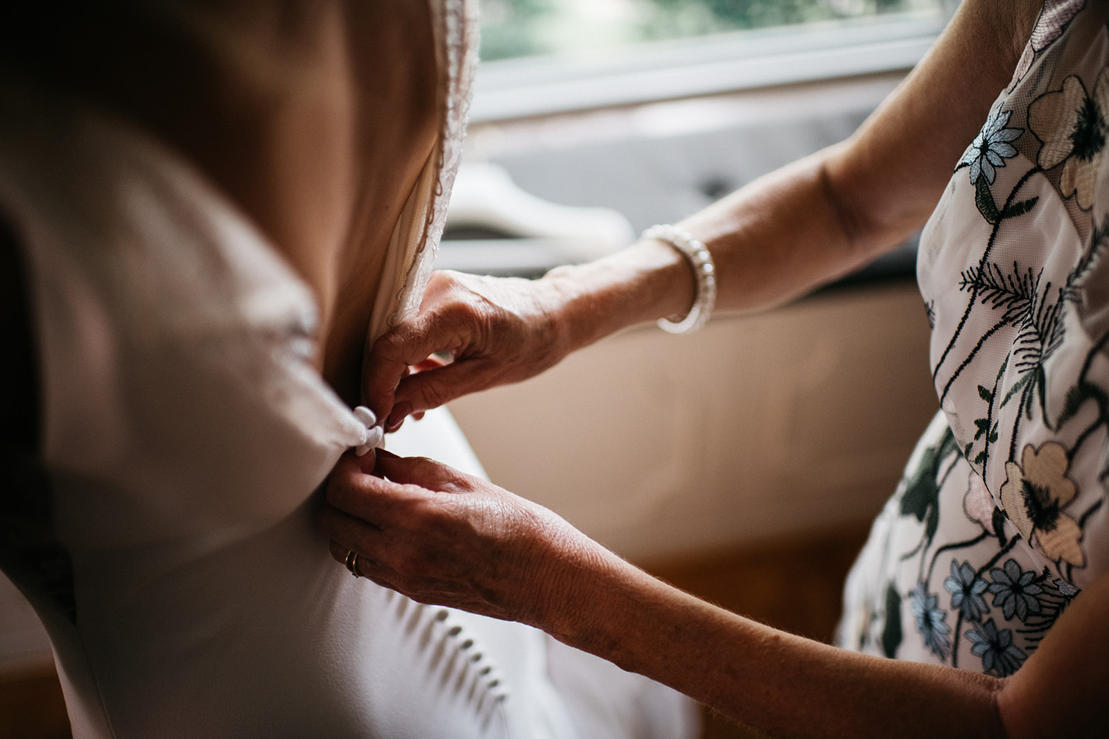 getting ready wedding photo